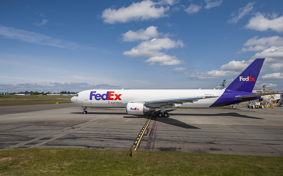 Picture of the 7 6 7 on runway.