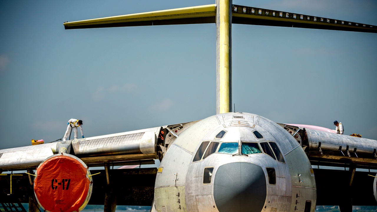 Picture of the C-17 and personnel.